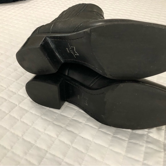 Sylish Black leather Marc Fisher booties with pointy toes, size 9.5 - Picture 7 of 11